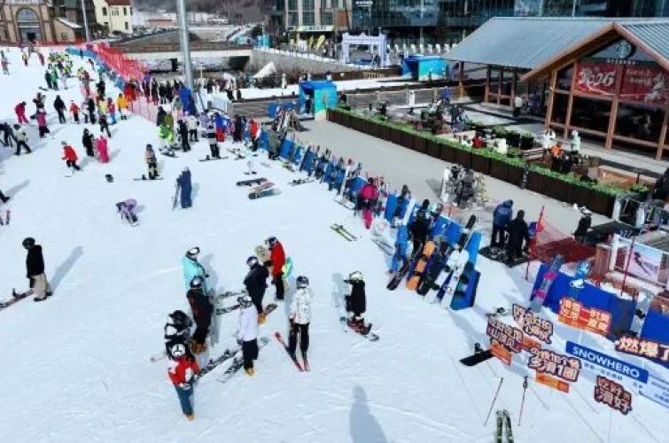 2025-2026雪季通化青少年上冰雪“大手牵小手”活动启幕